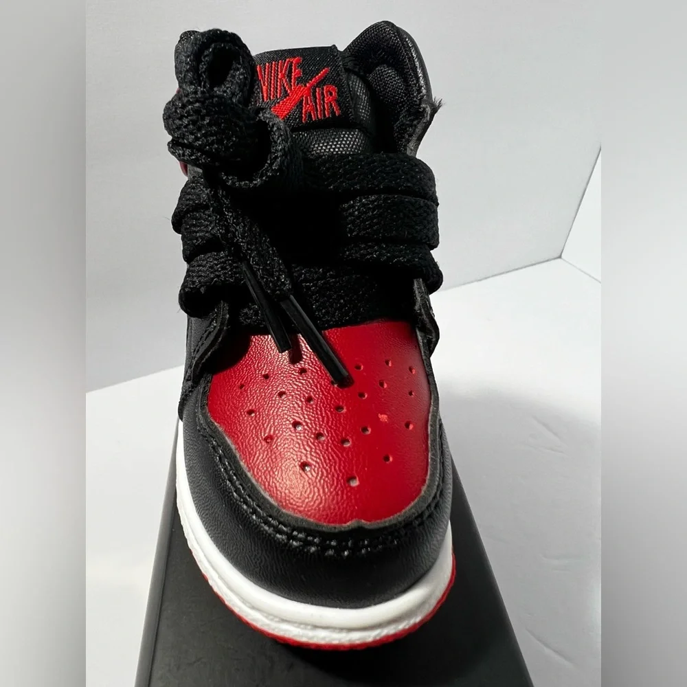 3D Mini Sneaker Keychain Black Red Chicago Style with novelty‎ box